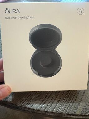 Oura Ring 4 Charging Case in Black
